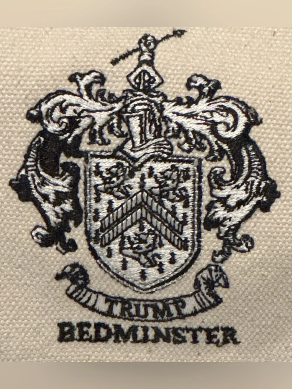 PRESIDENT TRUMP BEDMINSTER GOLF CLUB VINYARD VINES DUFFLE BAG GYM BAG EXCLUSIVE